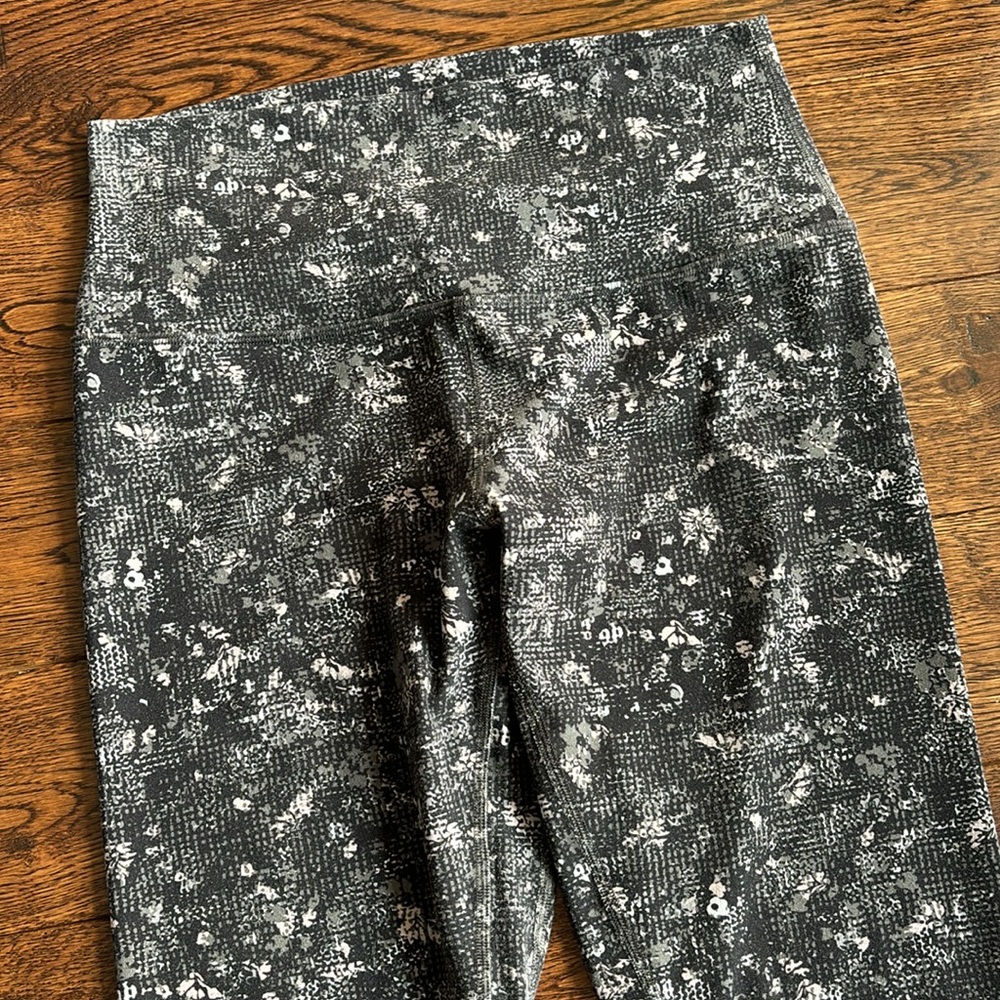 Lululemon women's leggings High-Rise 23” - Picture 3 of 7